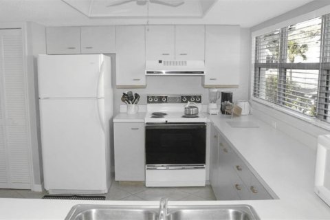 Condo in Sarasota, Florida, 1 bedroom  № 828429 - photo 4