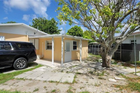 Casa en venta en Miami, Florida, 3 dormitorios, 170.38 m2 № 1791081 - foto 5
