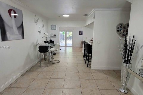 Casa en venta en Miami, Florida, 3 dormitorios, 170.38 m2 № 1791081 - foto 8