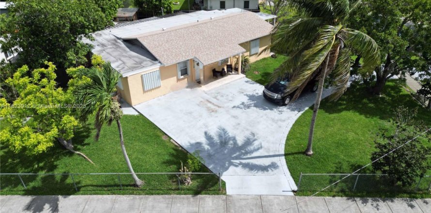 Casa en Miami, Florida 3 dormitorios, 170.38 m2 № 1791081
