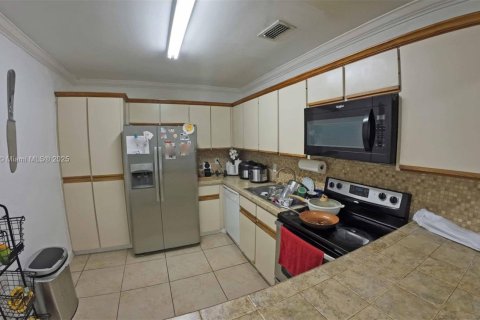 Casa en venta en Miami, Florida, 3 dormitorios, 170.38 m2 № 1791081 - foto 9