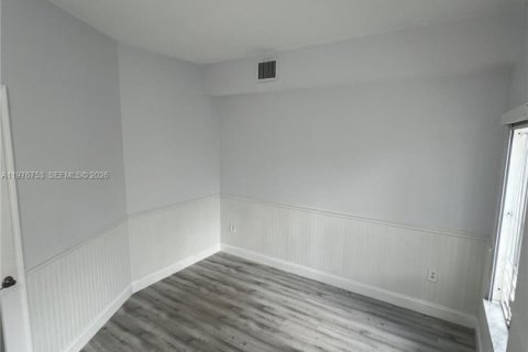 Townhouse in Miami, Florida 3 bedrooms, 145.48 sq.m. № 2041950 - photo 15