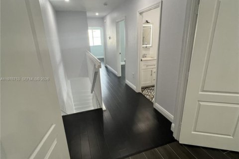 Townhouse in Miami, Florida 3 bedrooms, 145.48 sq.m. № 2041950 - photo 26