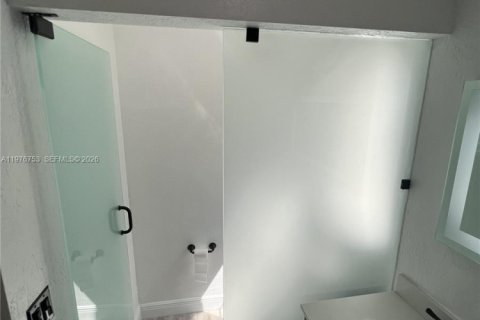 Townhouse in Miami, Florida 3 bedrooms, 145.48 sq.m. № 2041950 - photo 21