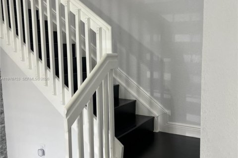 Townhouse in Miami, Florida 3 bedrooms, 145.48 sq.m. № 2041950 - photo 18