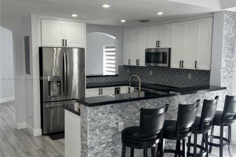 Townhouse in Miami, Florida 3 bedrooms, 145.48 sq.m. № 2041950