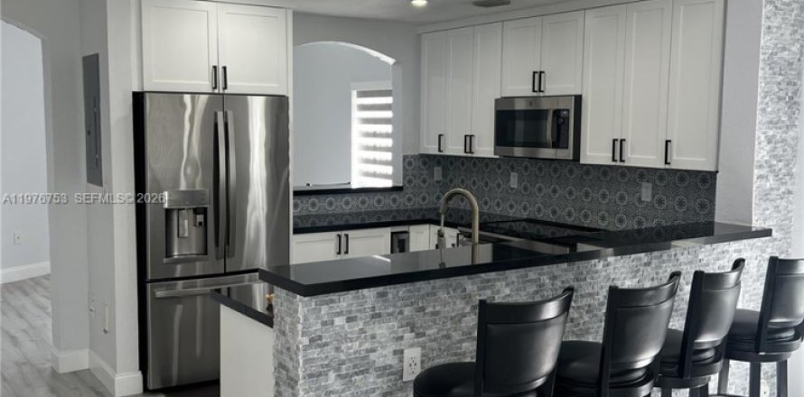 Townhouse in Miami, Florida 3 bedrooms, 145.48 sq.m. № 2041950