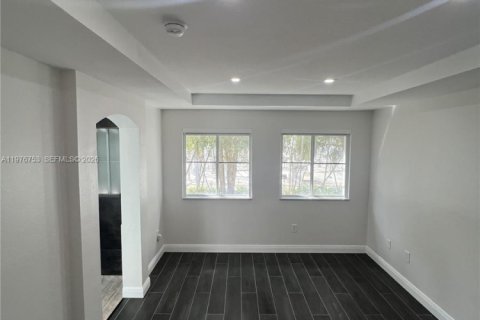Townhouse in Miami, Florida 3 bedrooms, 145.48 sq.m. № 2041950 - photo 25