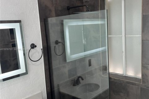 Townhouse in Miami, Florida 3 bedrooms, 145.48 sq.m. № 2041950 - photo 24