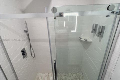 Townhouse in Miami, Florida 3 bedrooms, 145.48 sq.m. № 2041950 - photo 29