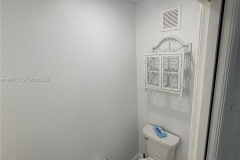 Townhouse in Miami, Florida 3 bedrooms, 145.48 sq.m. № 2041950 - photo 14