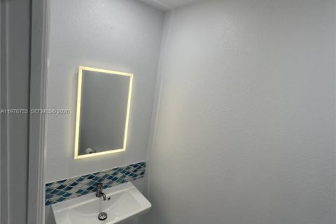 Townhouse in Miami, Florida 3 bedrooms, 145.48 sq.m. № 2041950 - photo 13