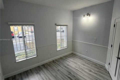 Townhouse in Miami, Florida 3 bedrooms, 145.48 sq.m. № 2041950 - photo 4