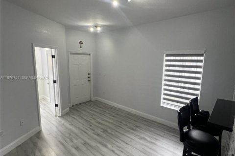 Townhouse in Miami, Florida 3 bedrooms, 145.48 sq.m. № 2041950 - photo 3