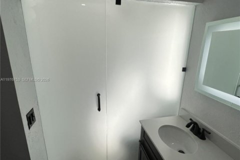 Townhouse in Miami, Florida 3 bedrooms, 145.48 sq.m. № 2041950 - photo 22