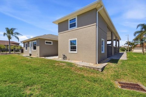 House in Polk City, Florida 2 bedrooms, 161.56 sq.m. № 2206052 - photo 4