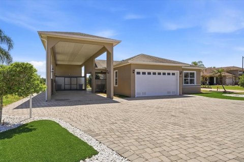 House in Polk City, Florida 2 bedrooms, 161.56 sq.m. № 2206052 - photo 3