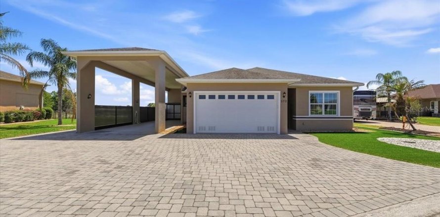 House in Polk City, Florida 2 bedrooms, 161.56 sq.m. № 2206052