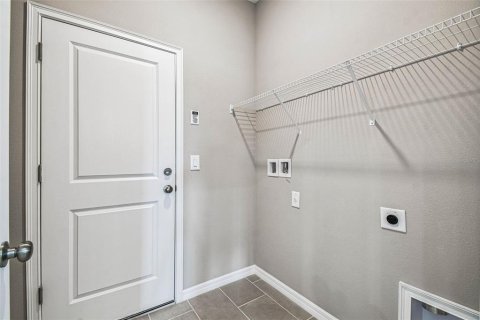 Casa en venta en Brooksville, Florida, 4 dormitorios, 179.86 m2 № 1918254 - foto 12