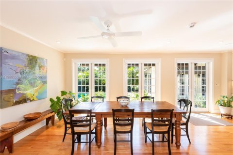 House in Coral Gables, Florida 6 bedrooms, 455.78 sq.m. № 2043976 - photo 12