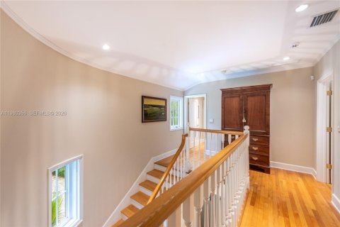 House in Coral Gables, Florida 6 bedrooms, 455.78 sq.m. № 2043976 - photo 24