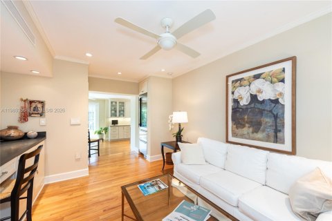 House in Coral Gables, Florida 6 bedrooms, 455.78 sq.m. № 2043976 - photo 18