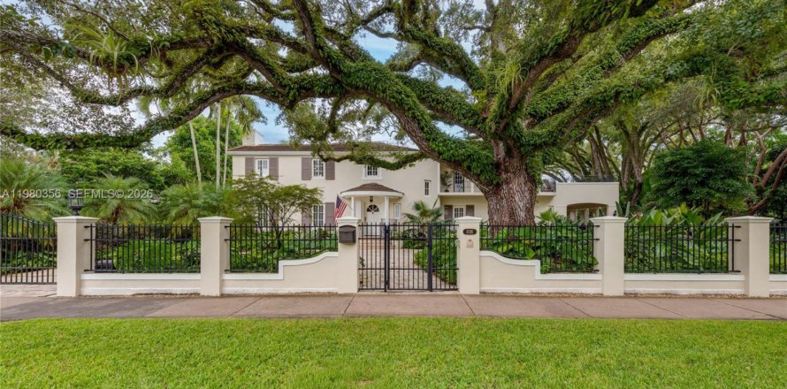 House in Coral Gables, Florida 6 bedrooms, 455.78 sq.m. № 2043976