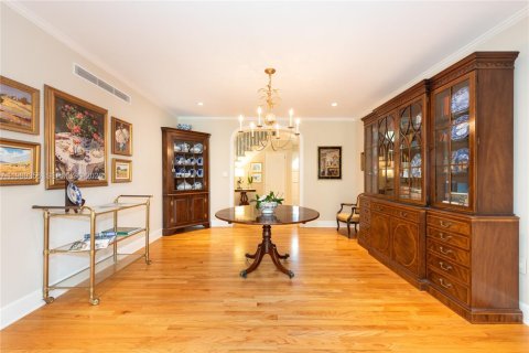 House in Coral Gables, Florida 6 bedrooms, 455.78 sq.m. № 2043976 - photo 9