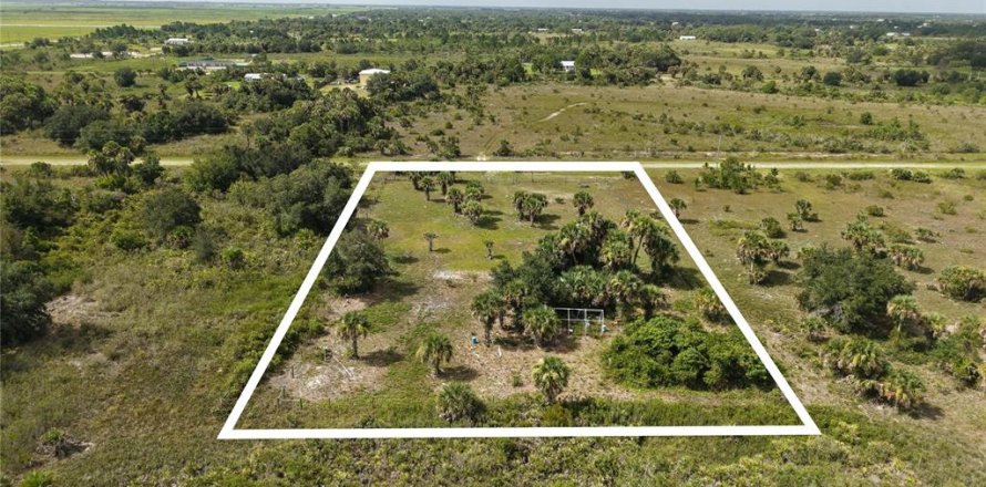 Land in Okeechobee, Florida № 2221234