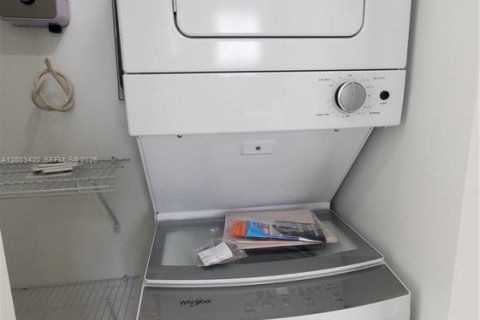 Apartment in Coral Gables, Florida 1 bedroom, 68.28 sq.m. № 2066625 - photo 10