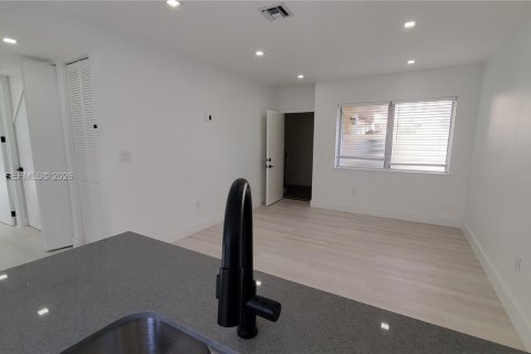 Apartment in Coral Gables, Florida 1 bedroom, 68.28 sq.m. № 2066625 - photo 8