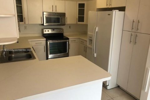 Touwnhouse à louer à Hollywood, Floride: 3 chambres, 162.39 m2 № 2058418 - photo 7