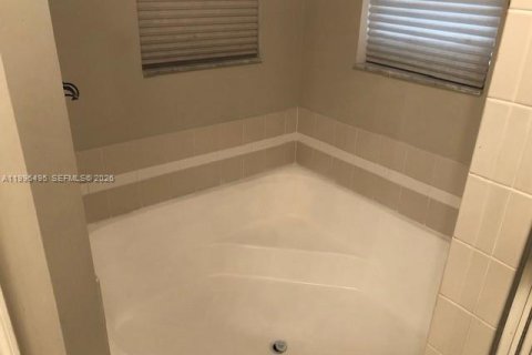 Touwnhouse à louer à Hollywood, Floride: 3 chambres, 162.39 m2 № 2058418 - photo 11