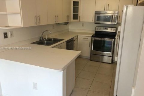 Touwnhouse à louer à Hollywood, Floride: 3 chambres, 162.39 m2 № 2058418 - photo 6