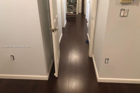 Touwnhouse à louer à Hollywood, Floride: 3 chambres, 162.39 m2 № 2058418 - photo 13