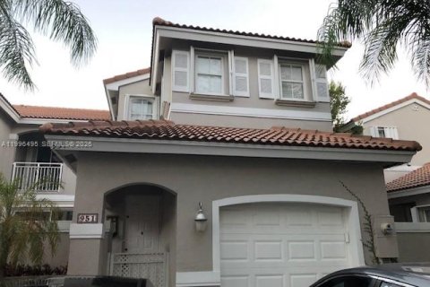 Touwnhouse à louer à Hollywood, Floride: 3 chambres, 162.39 m2 № 2058418 - photo 2