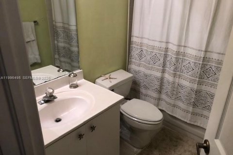 Touwnhouse à louer à Hollywood, Floride: 3 chambres, 162.39 m2 № 2058418 - photo 17