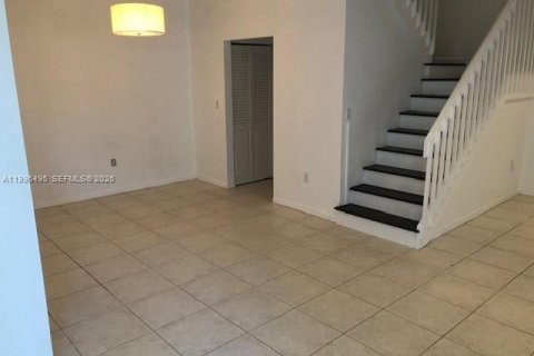 Touwnhouse à louer à Hollywood, Floride: 3 chambres, 162.39 m2 № 2058418 - photo 8