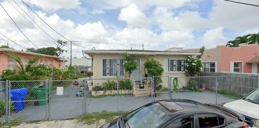 Commercial property in Miami, Florida 213.21 sq.m. № 1983257