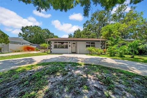 House in Saint Petersburg, Florida 2 bedrooms, 70.51 sq.m. № 1833112 - photo 2