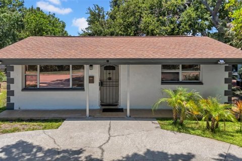 House in Saint Petersburg, Florida 2 bedrooms, 70.51 sq.m. № 1833112 - photo 1