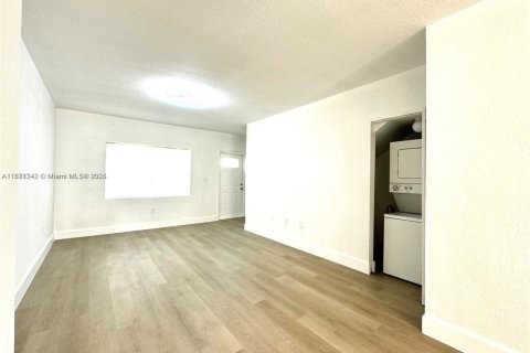 Condo in Miami, Florida, 3 bedrooms  № 1920373 - photo 6