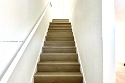 Condo in Miami, Florida, 3 bedrooms  № 1920373 - photo 7