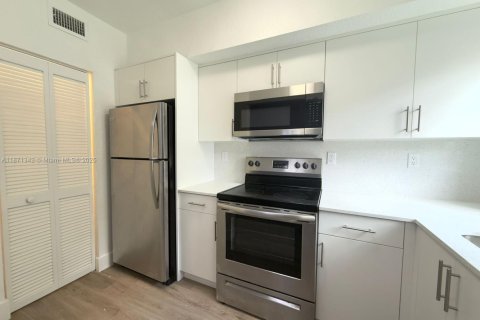 Condo in Miami, Florida, 3 bedrooms  № 1920373 - photo 3