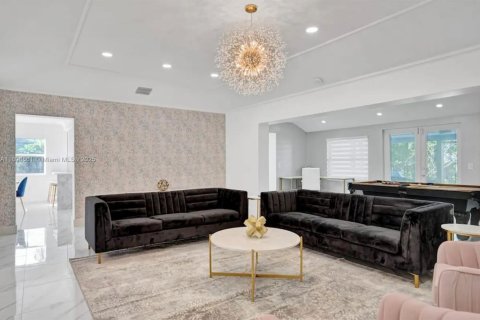 House in Hollywood, Florida 7 bedrooms № 1950729 - photo 10