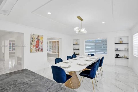 House in Hollywood, Florida 7 bedrooms № 1950729 - photo 6