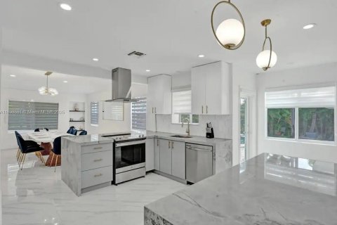 House in Hollywood, Florida 7 bedrooms № 1950729 - photo 26