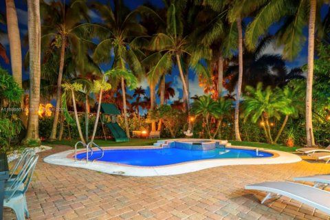 House in Hollywood, Florida 7 bedrooms № 1950729 - photo 2
