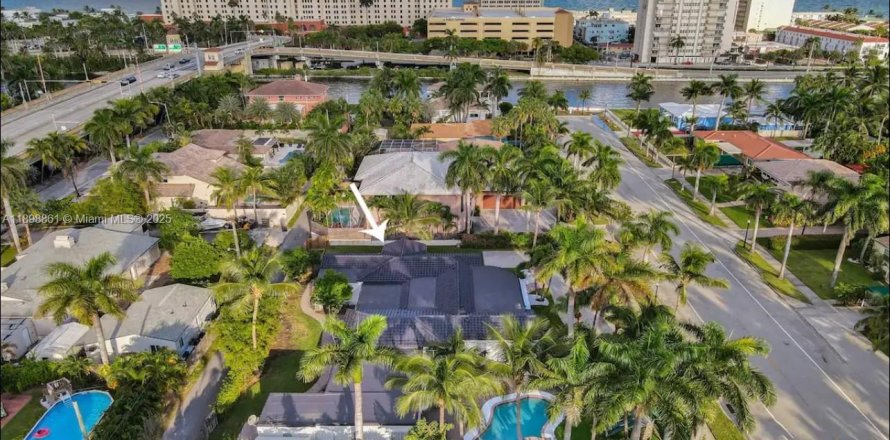 House in Hollywood, Florida 7 bedrooms № 1950729