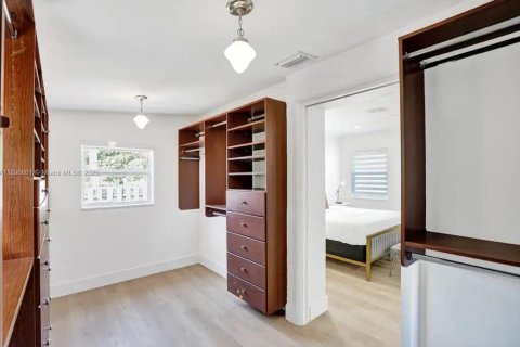 House in Hollywood, Florida 7 bedrooms № 1950729 - photo 17